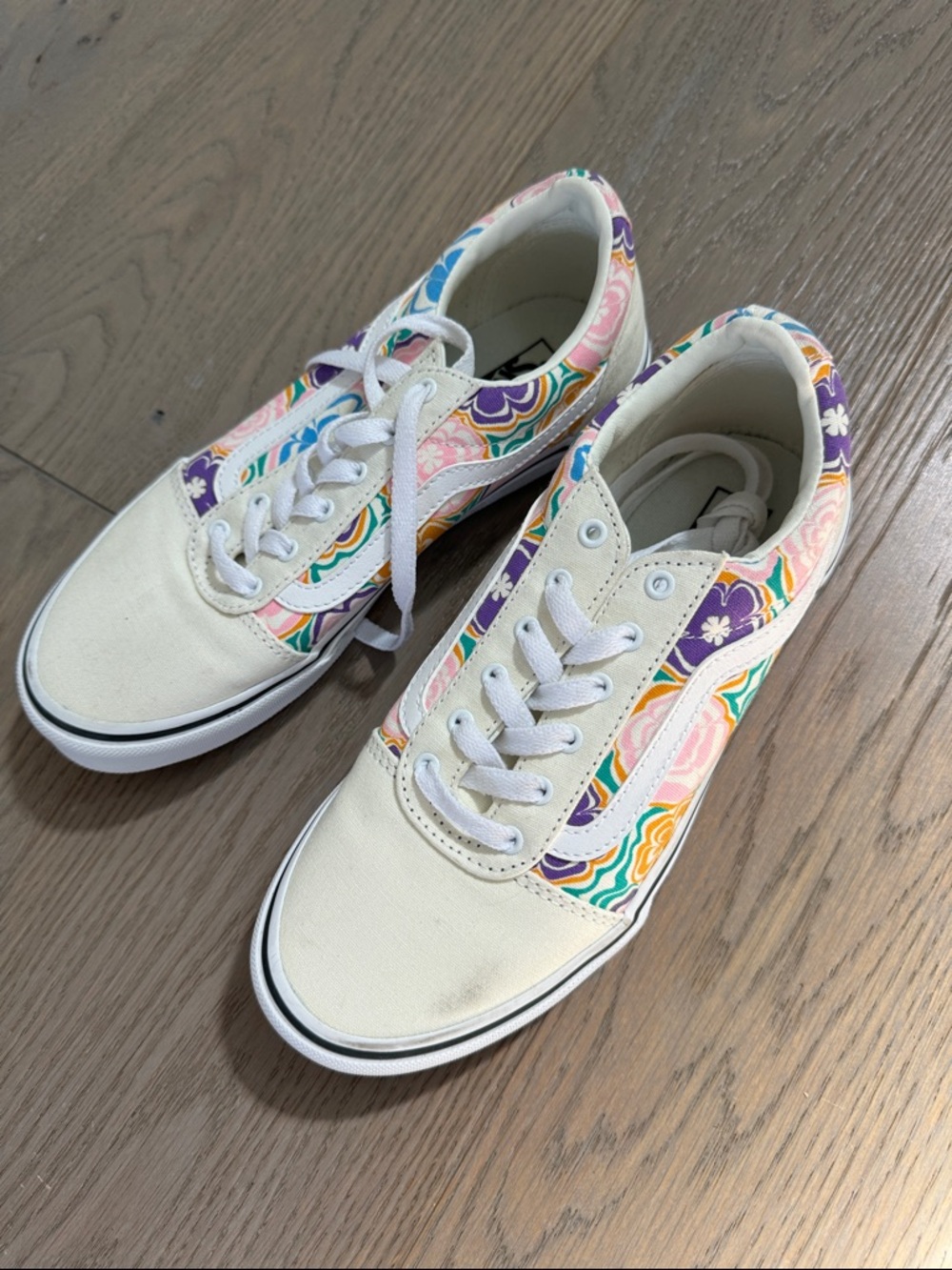Brand new Vans Cream Low-Top Sneakers with Multicolor Floral Pattern